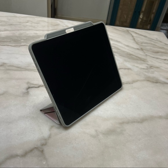 Apple iPad Pro case 12.9” 2018 Version. - Picture 8 of 10